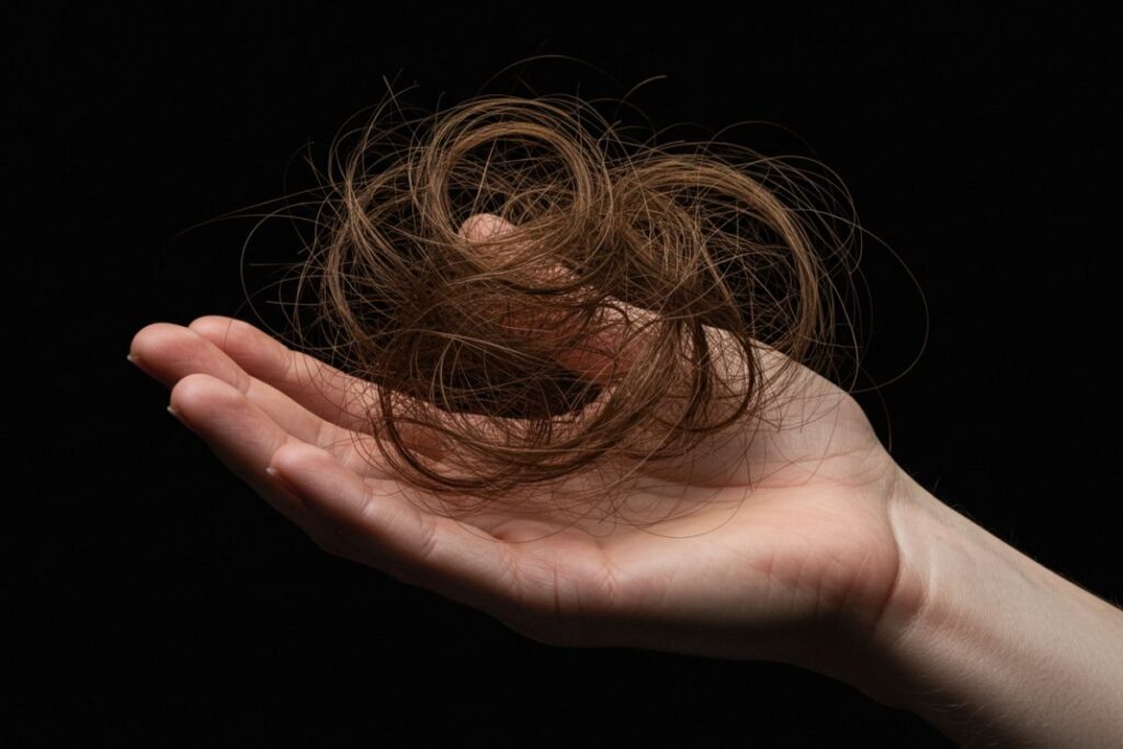 O Que Significa Sonhar com Cabelo Caindo