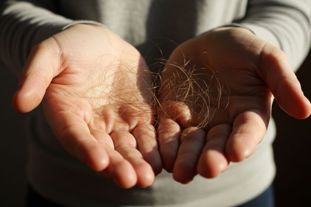 O Que Significa Sonhar com Cabelo Caindo
